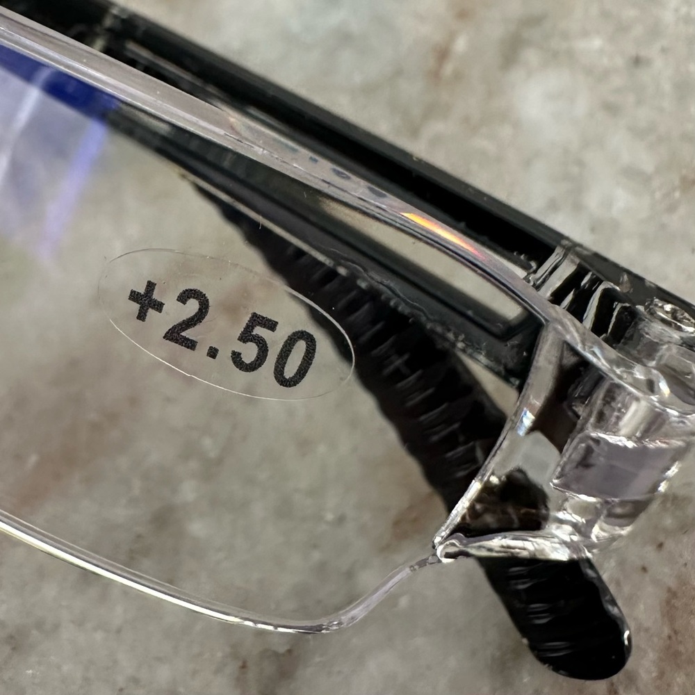 NEW IN BOX 2.50 READING GLASSES COMPUTER BLUE BLOCKER WITH CASE CLEANING CLOTH - Picture 2 of 9